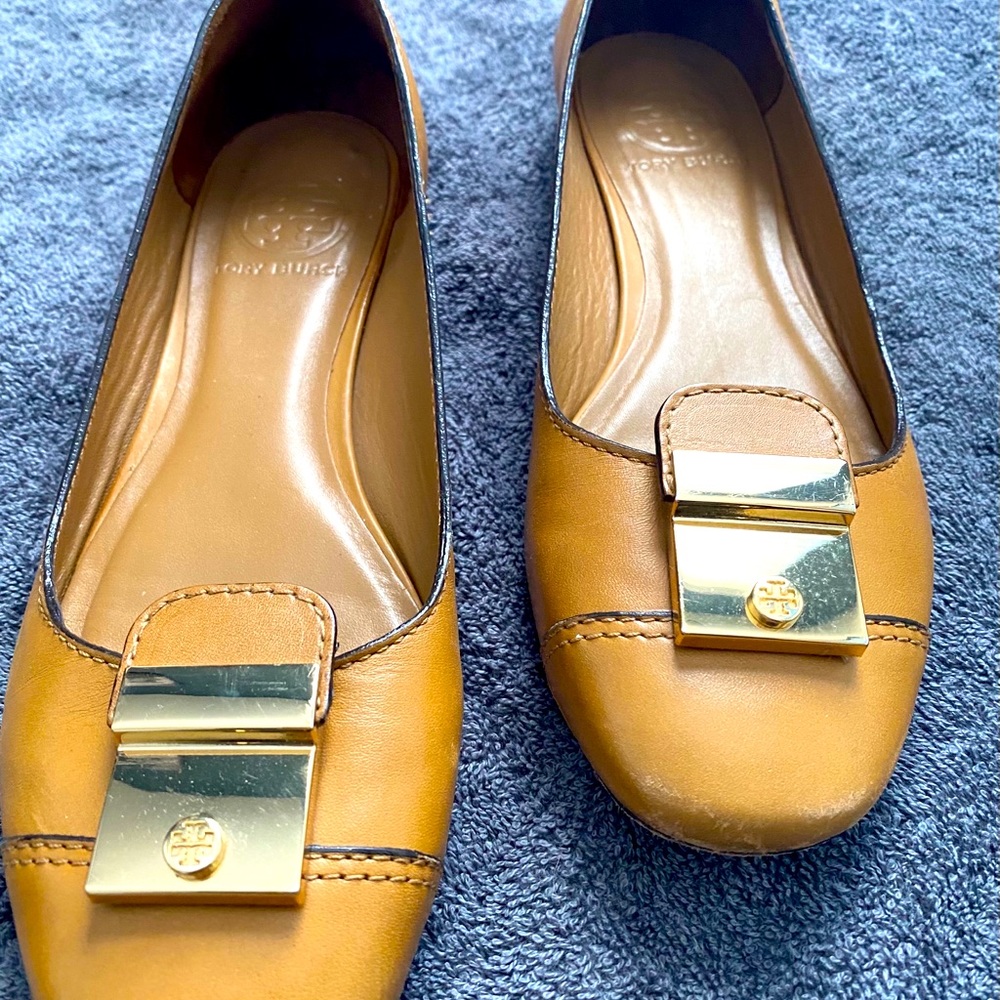 Tory Burch camel colored flatss
